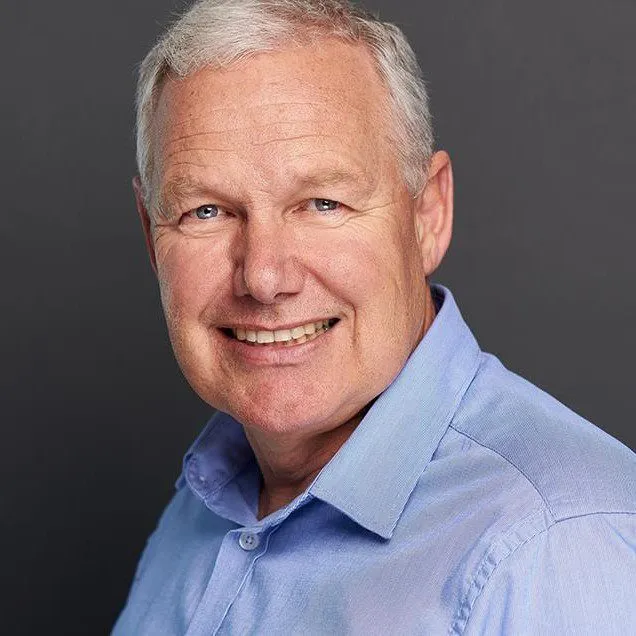 Kim Lyons